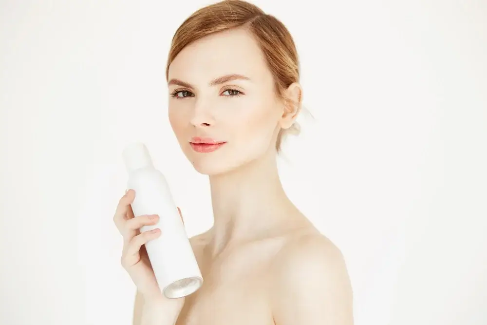 6 REFRESCANTES Beneficios de la Bruma Facial para mantener la piel hidratada